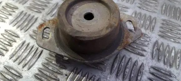 Peugeot Partner Engine mount bracket