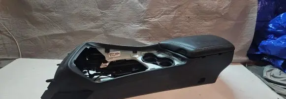 Dodge Challenger Center console 6EF231XGAE