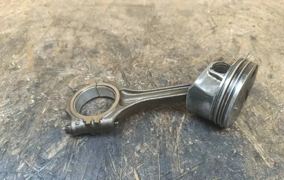 Volkswagen Scirocco Piston with connecting rod CAV