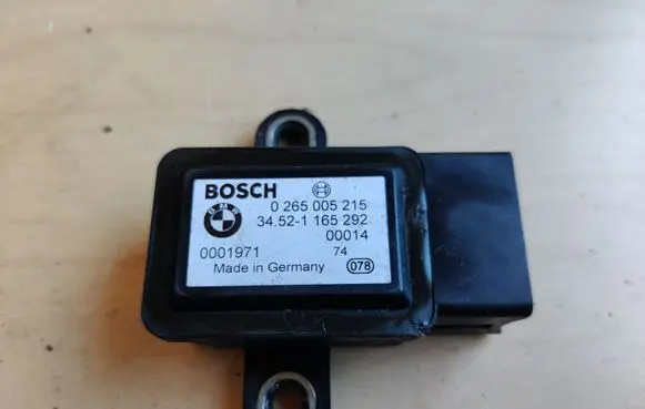 BMW 5 E39 ESP acceleration yaw rate sensor 0265005215 34521165292