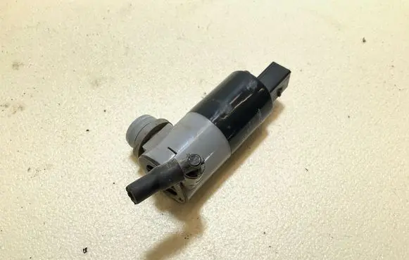 Polestar 2 Windscreen/windshield washer pump 32274158 1067104 991578