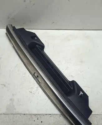 Trunk/boot sill cover protection