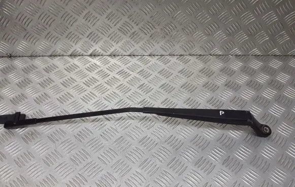 Peugeot 407 Front wiper blade arm