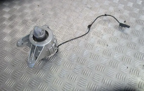 Mercedes-Benz GLE W167 Engine mounting bracket 