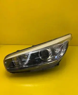 KIA Ceed Headlight/headlamp 92101-A2010