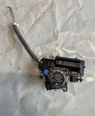 Volkswagen Touran II Tailgate boot lock/latch motor 5TA827887B