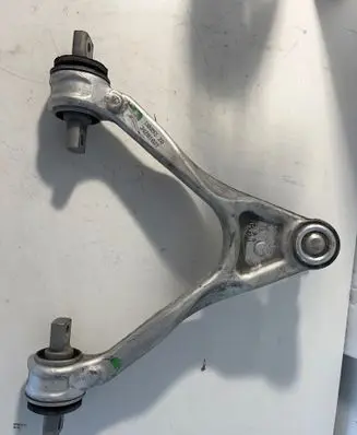 Chevrolet Corvette C8 Front lower control arm/wishbone 84831805 21119003910