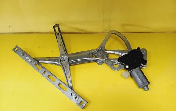 Mercedes-Benz CLK A208 C208 Front door window regulator with motor 0130821723