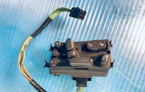 Chrysler Pacifica Seat control switch 0YD13TRMAE