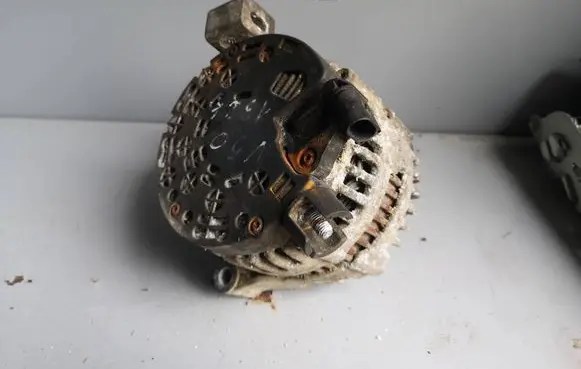 Volvo V50 Generator/alternator 30773111 0121615014