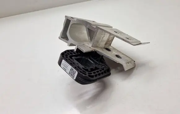 BMW i4 Radiator mount bracket 9498819 9895623