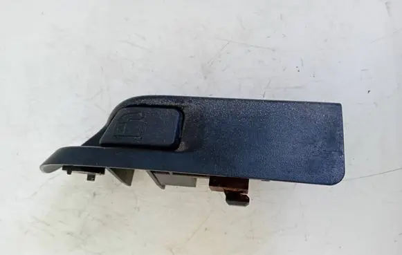 Toyota Yaris Fuel tank opening switch 