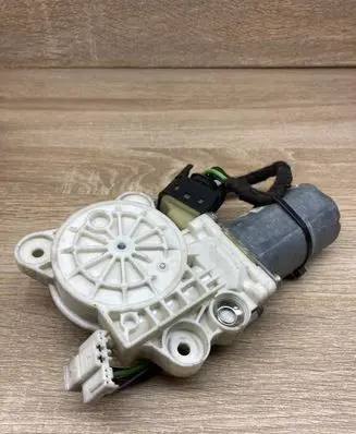 Mercedes-Benz E W211 Front door window regulator motor A2118203042 0130821971