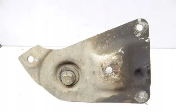 Volkswagen PASSAT B5.5 Engine mount bracket