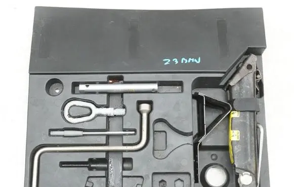 BMW Z3 E36 Trunk/boot lower side trim panel 1093840