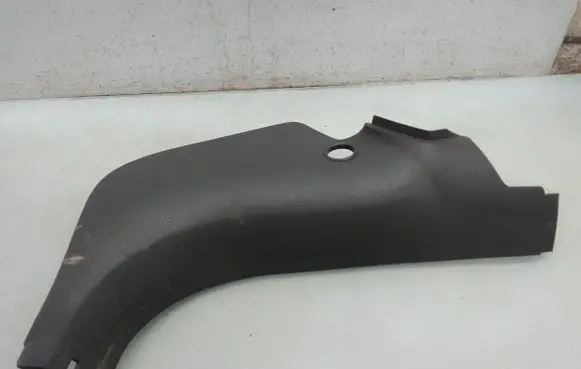 Foot area side trim