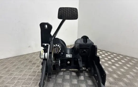 Opel Astra K Brake pedal 39222130 0252 A20101921088