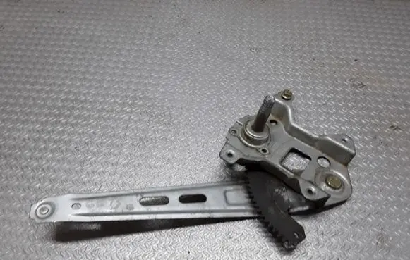 Rear door manual window regulator