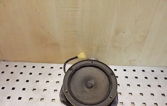 Subaru Forester SF Front door speaker