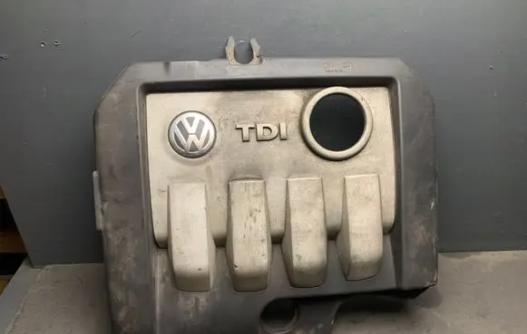 Volkswagen Golf Plus Engine cover (trim) 03G103925AN 03G103925AJ