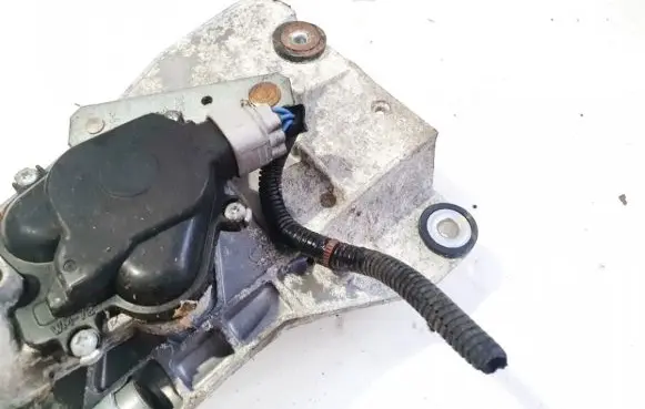 Nissan X-Trail T30 Wiper motor 590532227