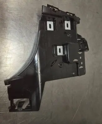 Rear bumper mounting bracket