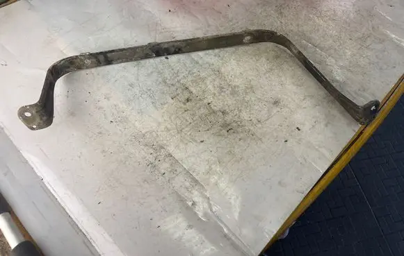 Chrysler 300 - 300C Fuel tank mounting bracket 
