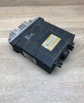 Volkswagen Golf III Engine control unit/module ECU 1H0907311 0261200701