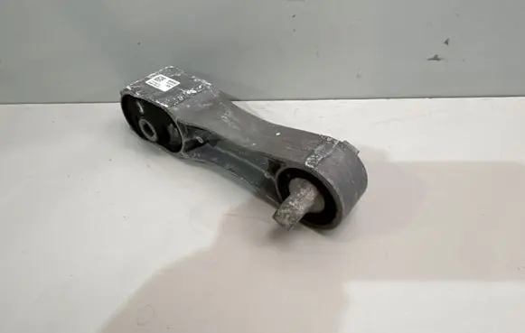 BMW 2 F44 Engine mount bracket 6885788