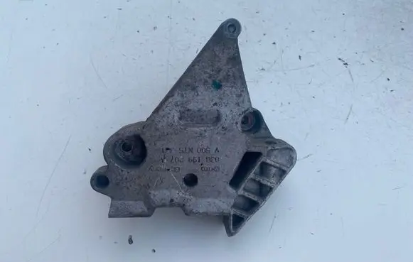 Volkswagen Golf V Engine mounting bracket 03G199207A