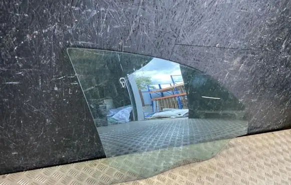 Volvo S90, V90 Front door window glass four-door