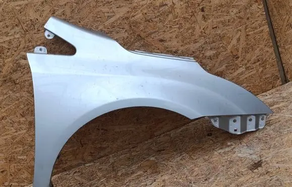 Toyota Avensis T270 Fender