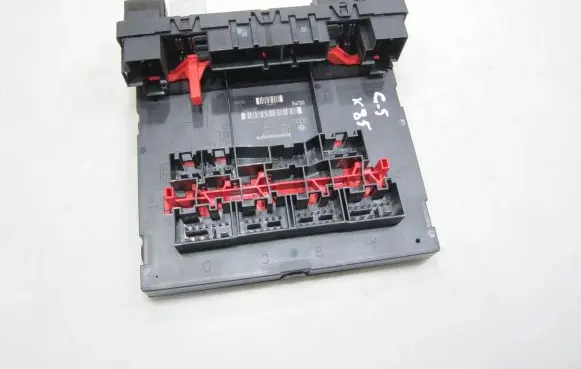 Volkswagen Golf V Comfort/convenience module 3C0937049E 28022870 H37S1002