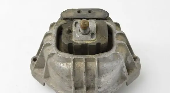 BMW 1 E81 E87 Engine mount bracket 13981112