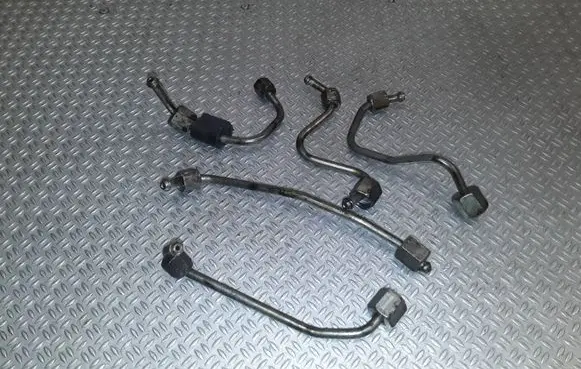 Opel Insignia A Fuel injector supply line/pipe 