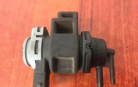 Nissan Almera Turbo solenoid valve 8200575400