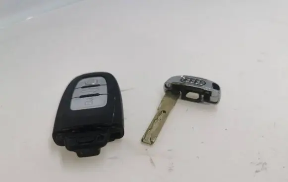 Audi A5 8T 8F Ignition key/card 8K0959754D