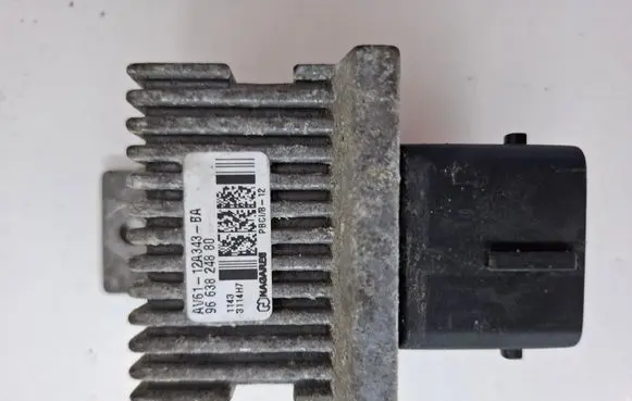 Citroen DS5 Glow plug pre-heat relay 9663824880