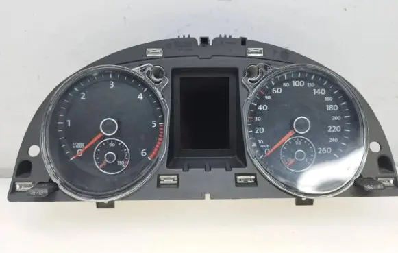 Volkswagen PASSAT B7 Speedometer (instrument cluster) 3AA920870J 067667