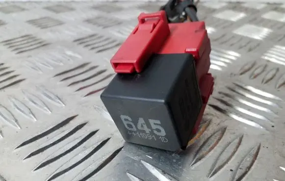 Volkswagen Touran II Other relay 4H0951253A 645