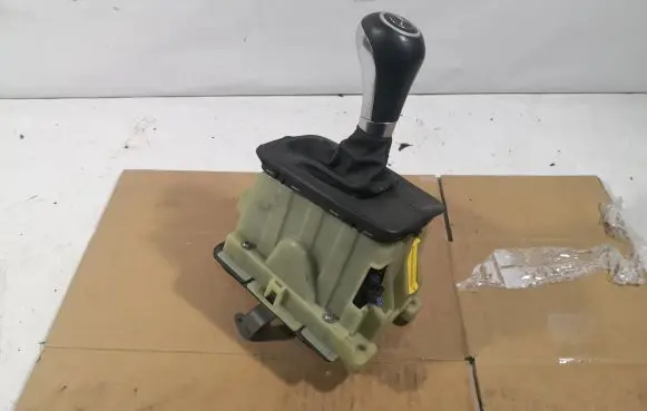 Mercedes-Benz C W204 Gear shifter/selector A2042677724 PP204267003