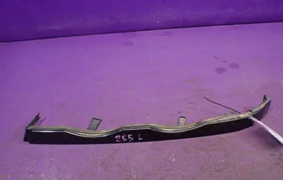 Under headlight/headlamp trim