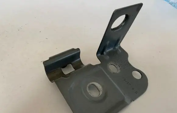 Audi Q7 4M Fender mounting bracket 4M0821167A