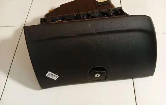 Peugeot 407 Glove box