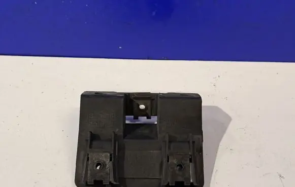 Front bumper mounting bracket