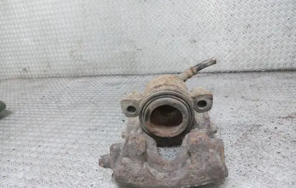 Volkswagen Golf IV Front brake caliper