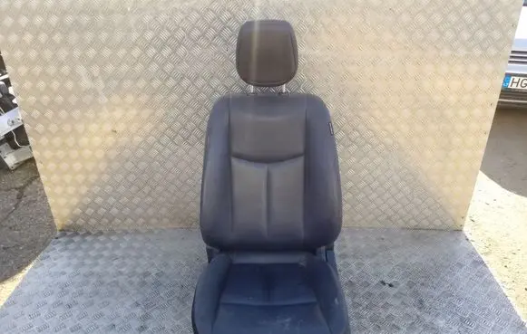 Nissan Leaf I (ZE0) Front driver seat 