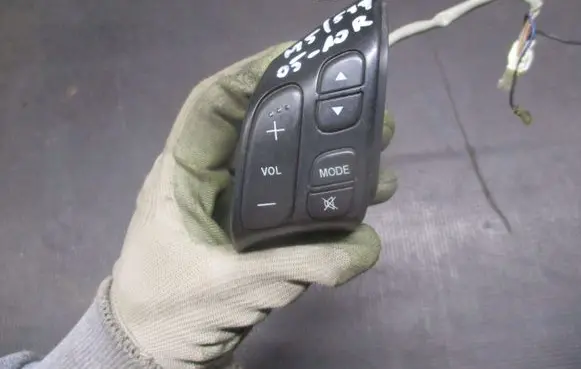 Mazda 5 Sound control switch 