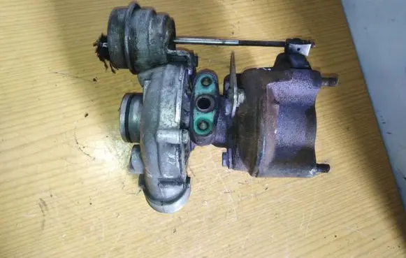 Volkswagen II LT Turbo 074145701C K147025 989071045