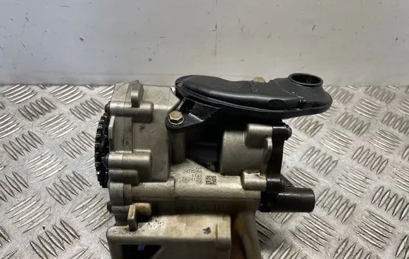 Mini One - Cooper F56 F55 Oil pump 7624135 8513665